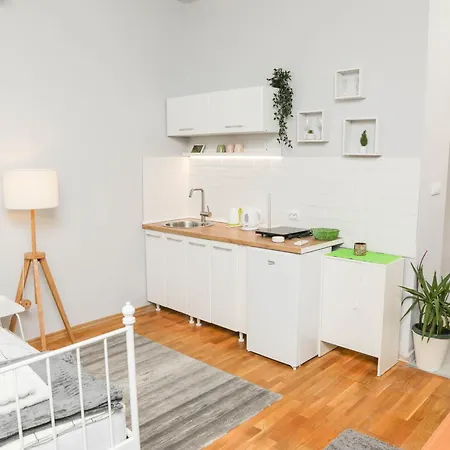 91 With Great Wi-fi And Free Parking *